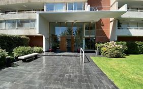 Alto Las Condes - A pasos del Mall - Excelente y cómodo Departamento p/2 personas